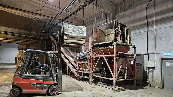 Påfyll av råvarer til pakkelinjene 1