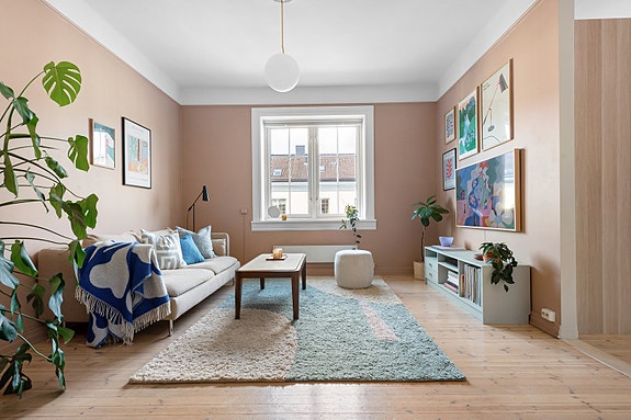 Privatmegleren og Cecilie Elliot Jørstad ønsker velkommen til Søylegården og Knud Graahs gate 3!