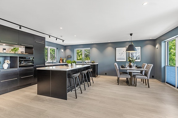 Velkommen til Knud Øyens vei 18A - Presentert av Jeanette Stenersen (mob: 908 52 095) i EiendomsMegler1.