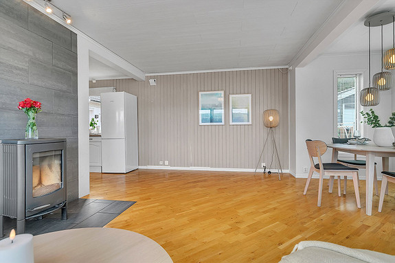 Vedovn montert i stue i 1.etasje av typen Dovre.