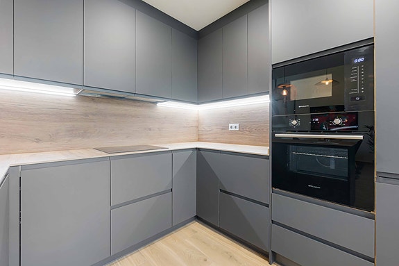 Det er også mulig å få et mørkere kjøkken