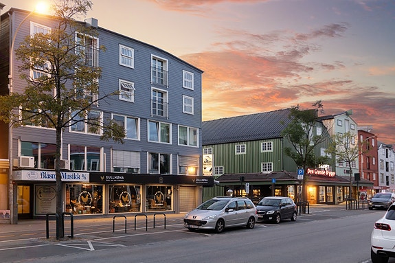 Sameiet består av 12 leiligheter og 1 næringsseksjon