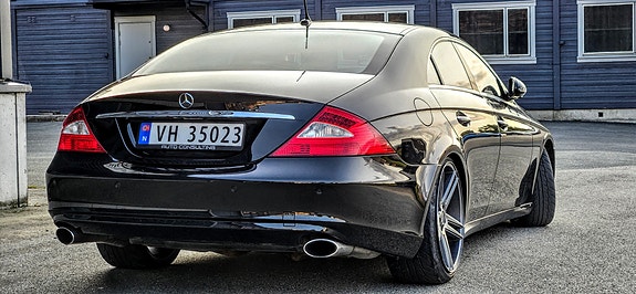 Mercedes-Benz CLS320 5 of 5