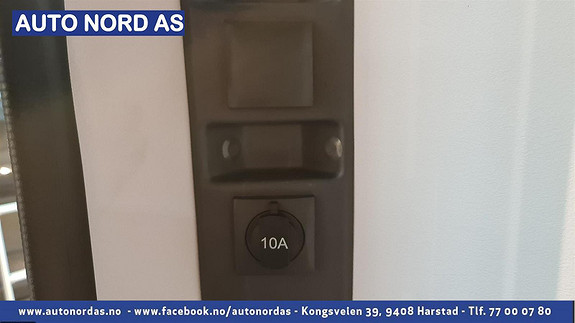 12v og 220v uttak i lasterom.