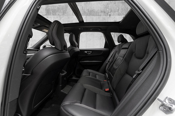 2021 Volvo XC60 T6 350hk AWD R-design