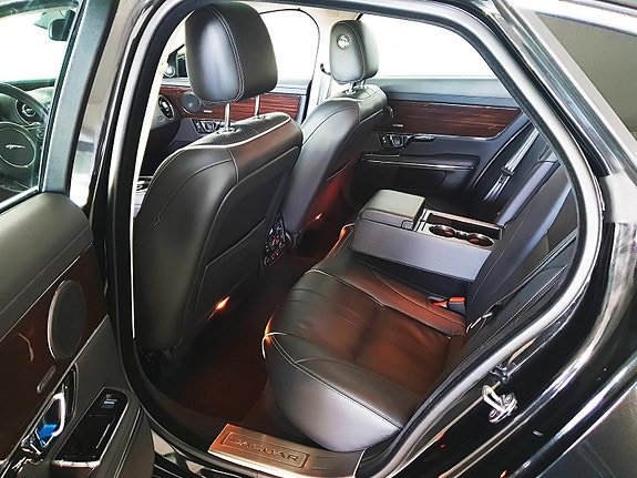 Jaguar XJ 29 of 30