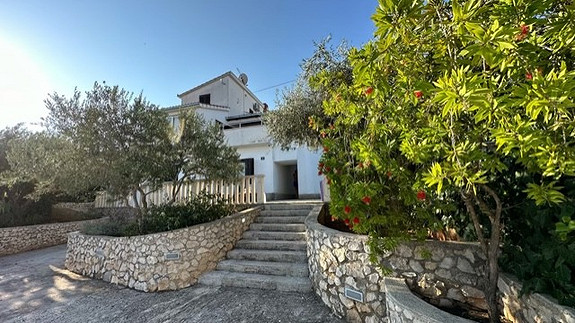 Villa til leie i strandkanten på Ciovo,  perfekt for 2 familier/storfamilien.