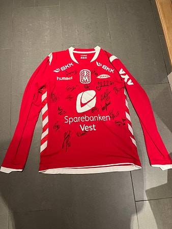 Brann hjemme fotballdrakt fra 2010 fullt signert str L selges 16-17 signeringer