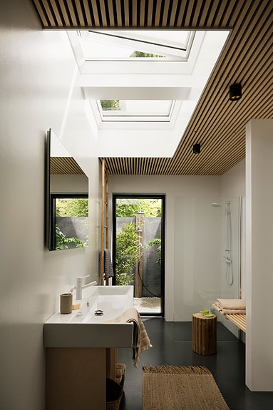 VELUX overlys med plant eller buet glass, for flate tak