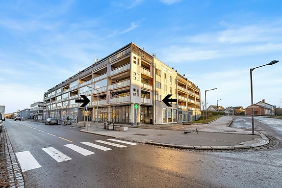 Velkommen til Frydenlundsgata 7A - en stor 4-roms hjørneleilighet i 2. etg. med 30 kvm. balkong, garasje og heis - midt i Strømmen!