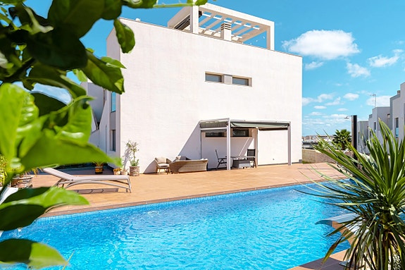 Leiligheten disponerer et eget svømmebasseng