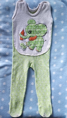 Vintage/retro: Grønn sparkebukse i frottè med elefant som motiv. Ca str. 62.