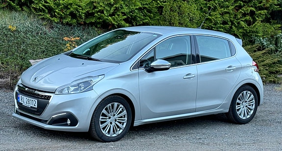 Peugeot 208 12 of 30