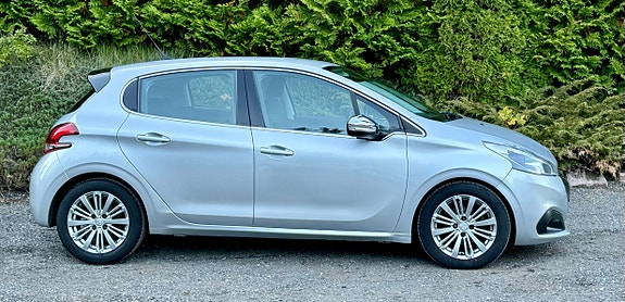 Peugeot 208 2 of 30