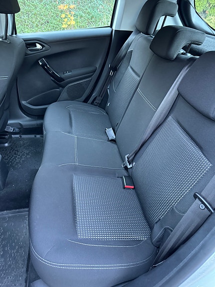 Peugeot 208 16 of 30