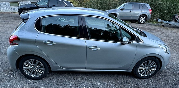 Peugeot 208 8 of 30