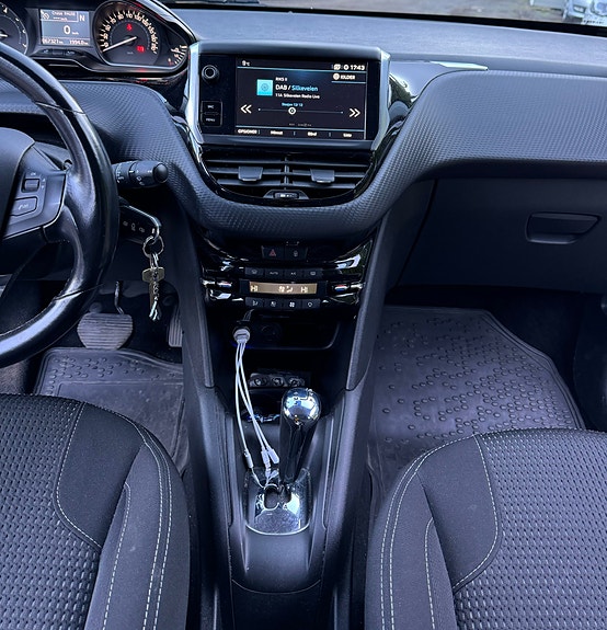 Peugeot 208 15 of 30
