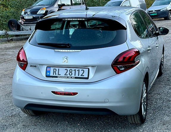 Peugeot 208 11 of 30