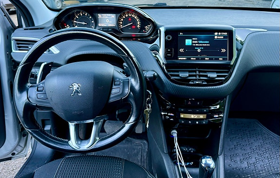 Peugeot 208 14 of 30
