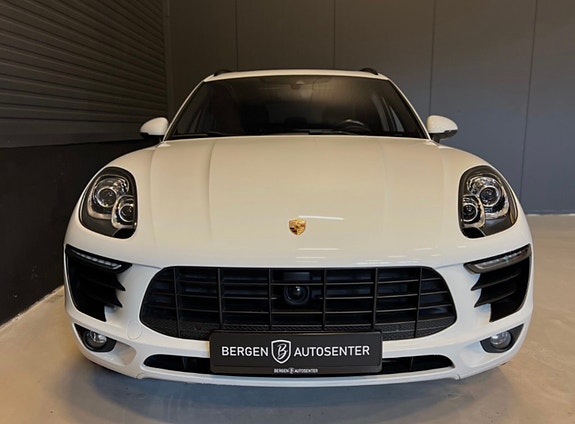 Porsche Macan 2 of 5