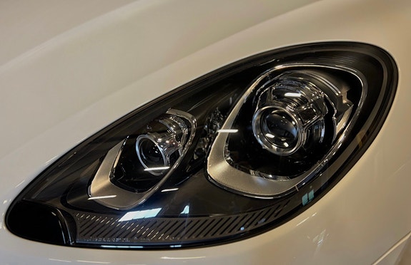 Porsche Macan 3 of 5