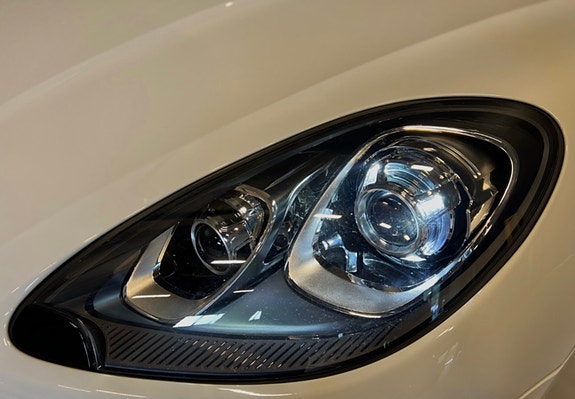 Porsche Macan 4 of 5