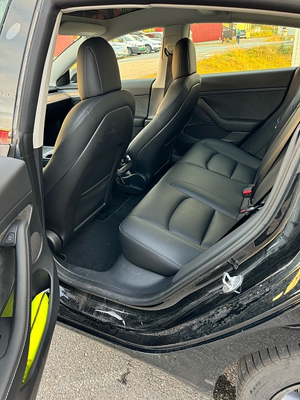 Tesla Model 3 16 of 17