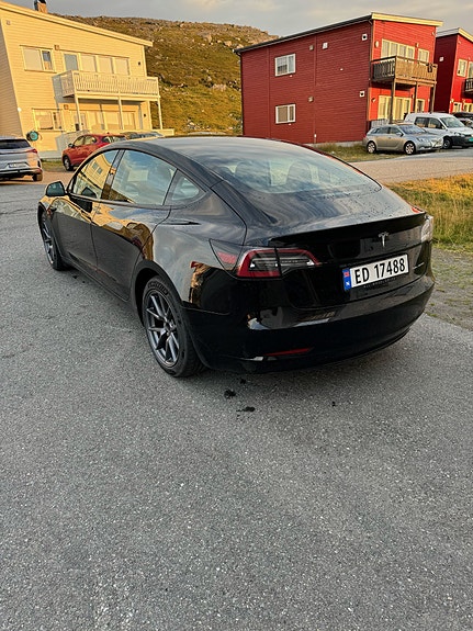 Tesla Model 3 3 of 17