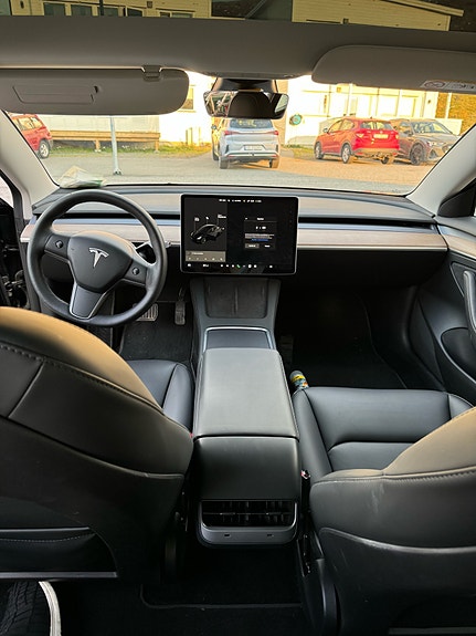 Tesla Model 3 13 of 17