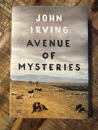 John Irving “Avenue of Mysteries”. Bok på engelsk. SIGNERT