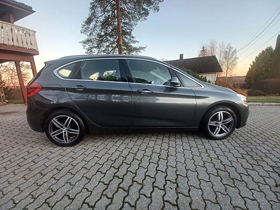 BMW 218d 8 of 30