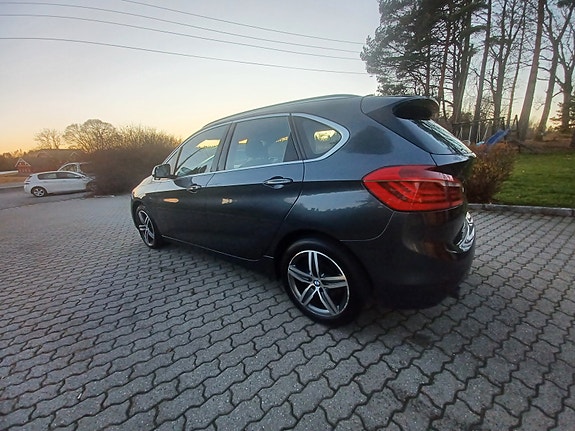 BMW 218d 12 of 30