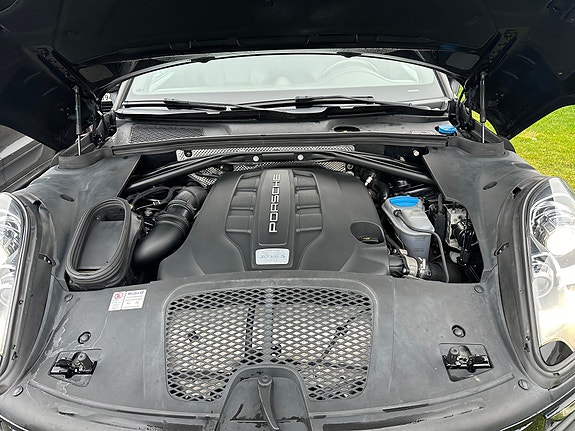 Porsche Macan 26 of 30