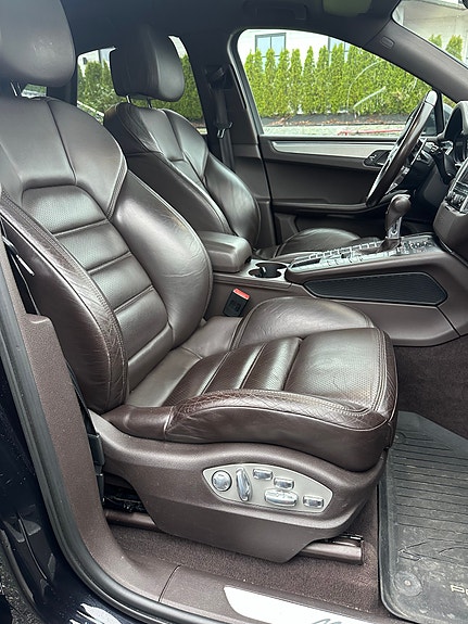 Porsche Macan 30 of 30