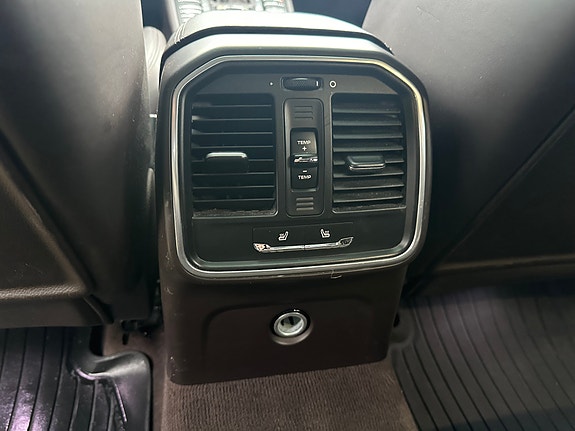 Porsche Macan 22 of 30