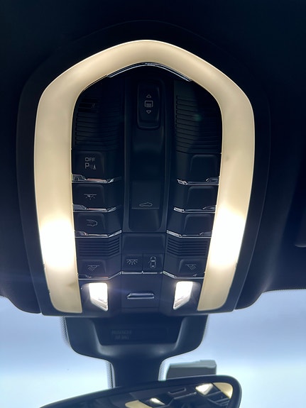 Porsche Macan 13 of 30