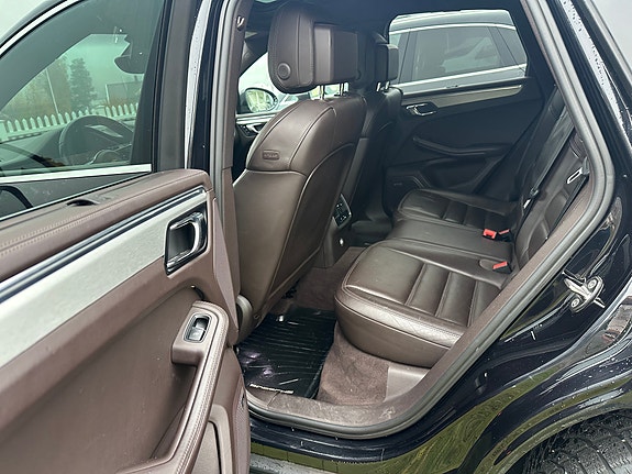 Porsche Macan 20 of 30