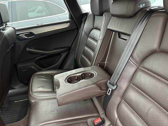 Porsche Macan 24 of 30