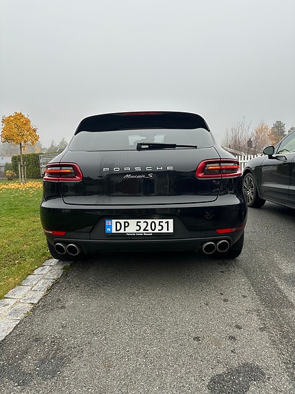 Porsche Macan 6 of 30