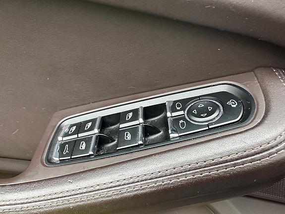 Porsche Macan 15 of 30