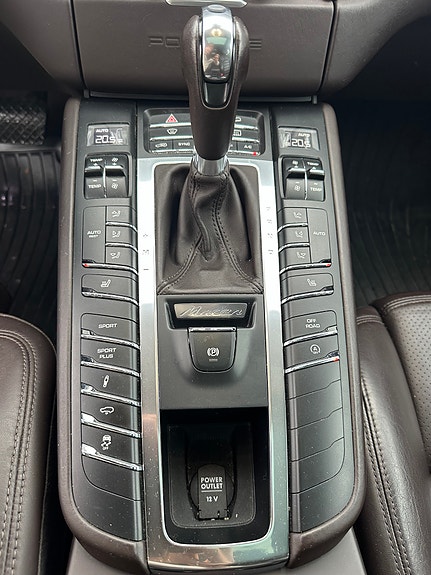 Porsche Macan 11 of 30