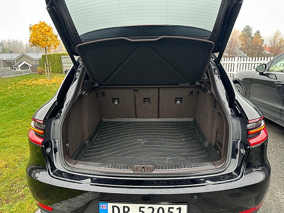 Porsche Macan 25 of 30