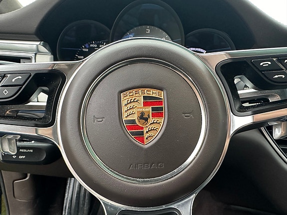 Porsche Macan 17 of 30