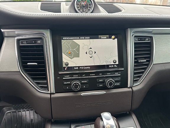 Porsche Macan 10 of 30