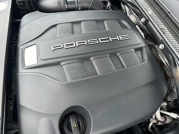 Porsche Macan 27 of 30