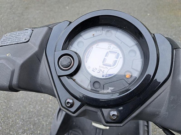 Yamaha Aerox 4 of 5