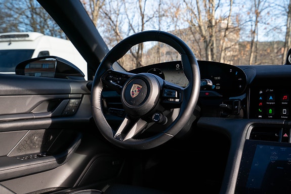 Porsche Taycan 11 of 24