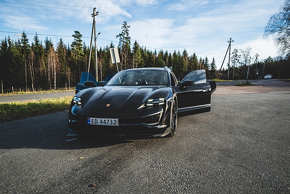Porsche Taycan 5 of 24