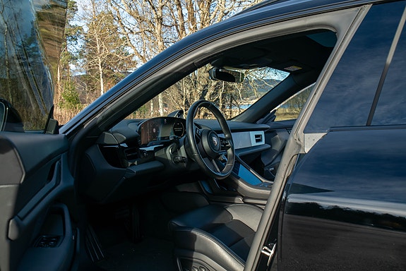Porsche Taycan 20 of 24