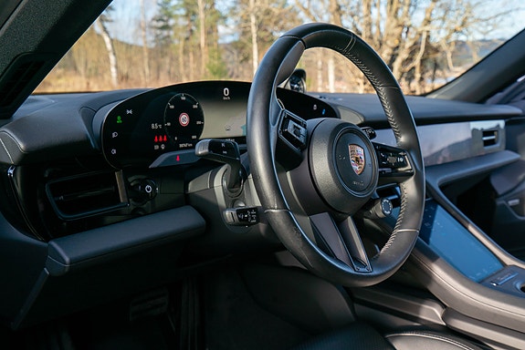 Porsche Taycan 21 of 24